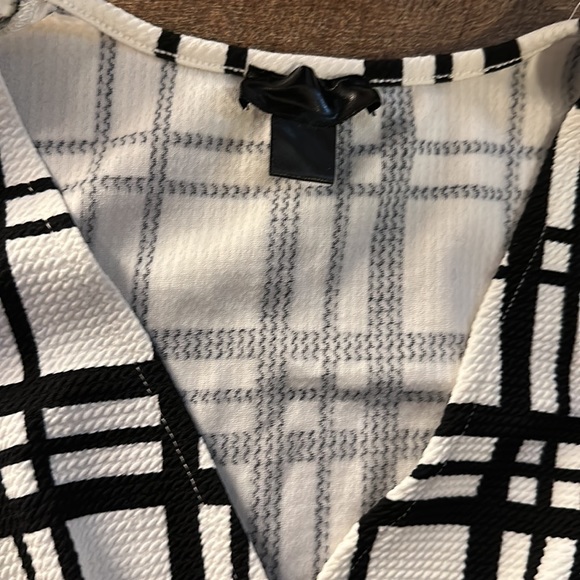 EUC CROP TOP || SIZE XS - Picture 3 of 8